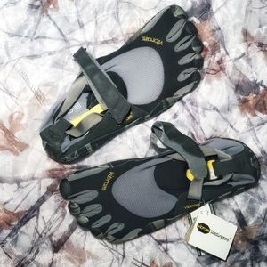 NWT Vibram FiveFingers shoes w/ microbe shield
